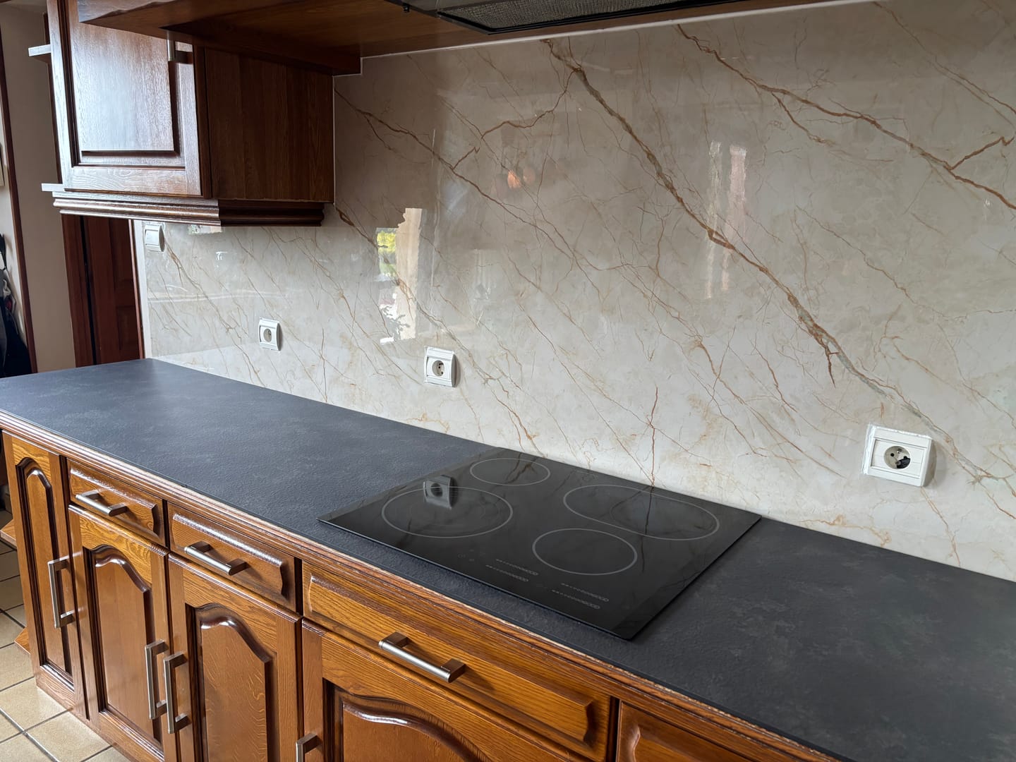 Customer photo review of Panneau Mural PVC Effet Marbre Beige – Imperméable Salle De Bain et Douche