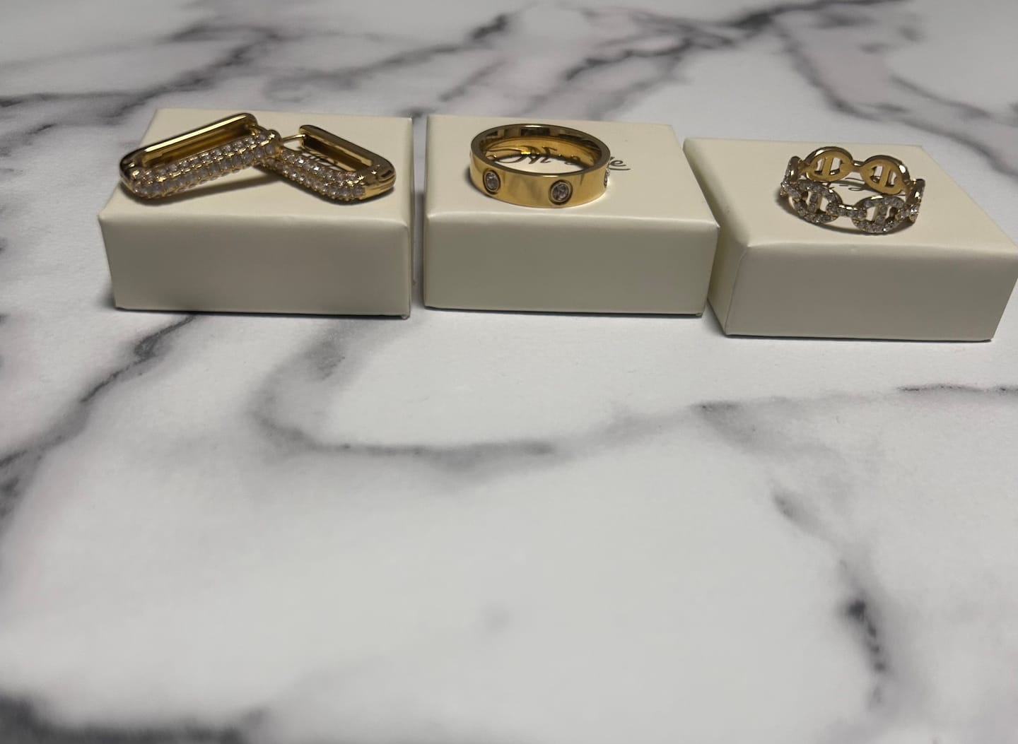 Customer photo review of Deluxe Timeless Stone Ring 14 Karat vergoldet