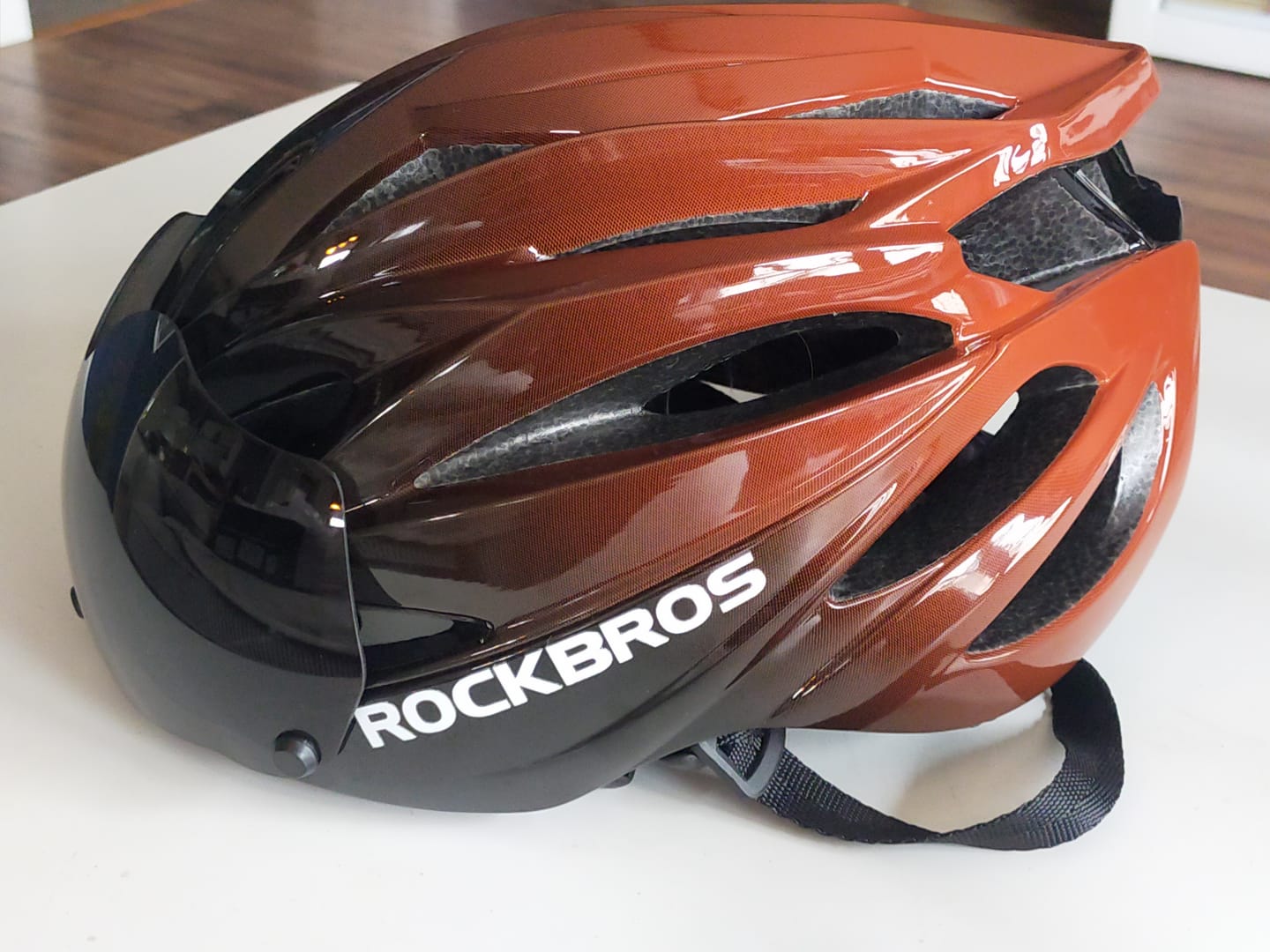 Customer photo review of Kask Rowerowy Dla Dorosłych z Goglami Zmieniającymi Kolor -TT-36