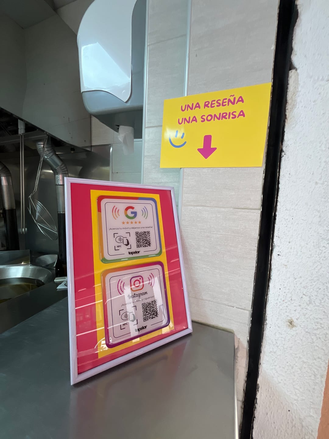 Customer photo review of Placa Reseñas de Google