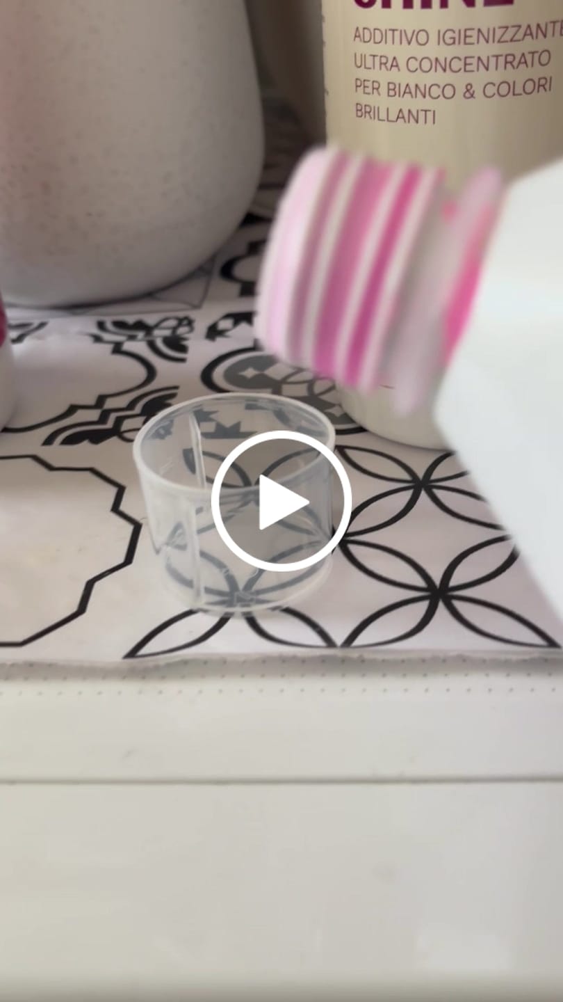 Customer video review of Magic Shine - Additivo Igienizzante Ultra Concentrato per Bianco & Colori Brillanti Ml.400