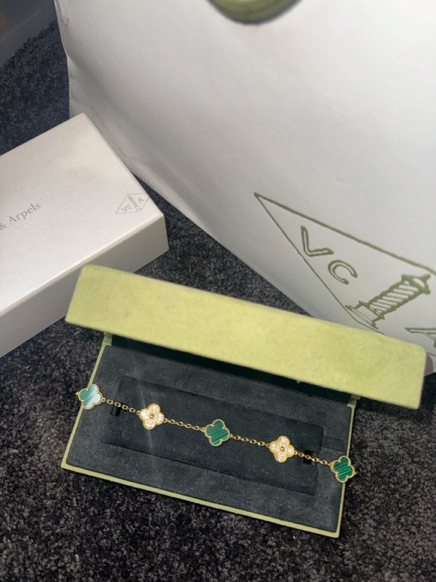 Customer photo review of MX four leaf clover bracelet