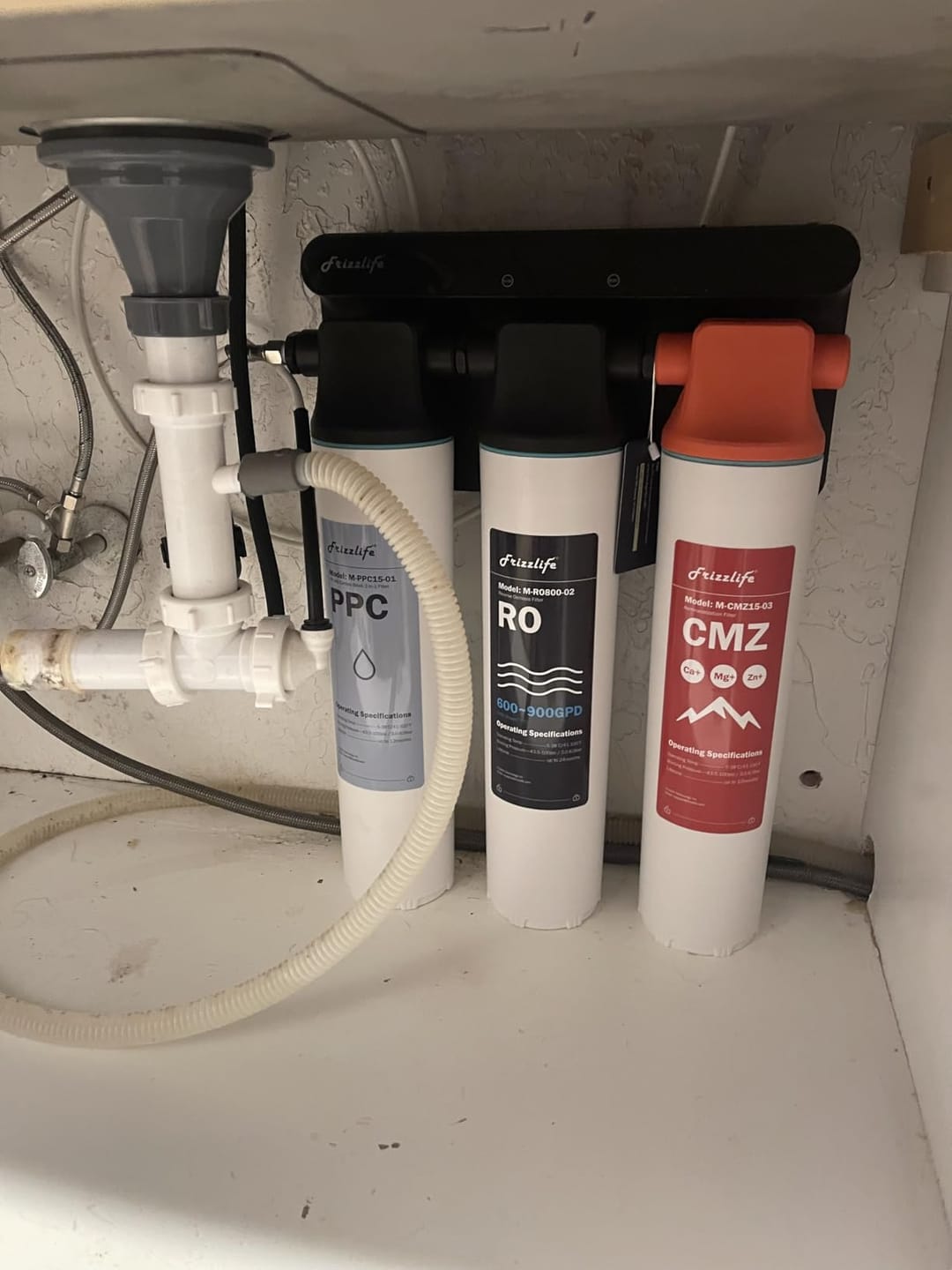 Customer photo review of Frizzlife M800 Non-Electric Tankless Reverse Osmosis Water Filter, up to 900GPD Alkaline Mineralized RO Water Filtration System, Huge Filter with Auto Flush, NSF/ANSI 58&372, 4:1 Pure to Drain