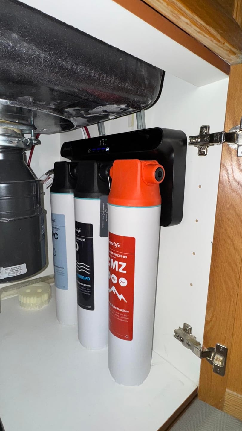 Customer photo review of Frizzlife M800 Non-Electric Tankless Reverse Osmosis Water Filter, up to 900GPD Alkaline Mineralized RO Water Filtration System, Huge Filter with Auto Flush, NSF/ANSI 58&372, 4:1 Pure to Drain