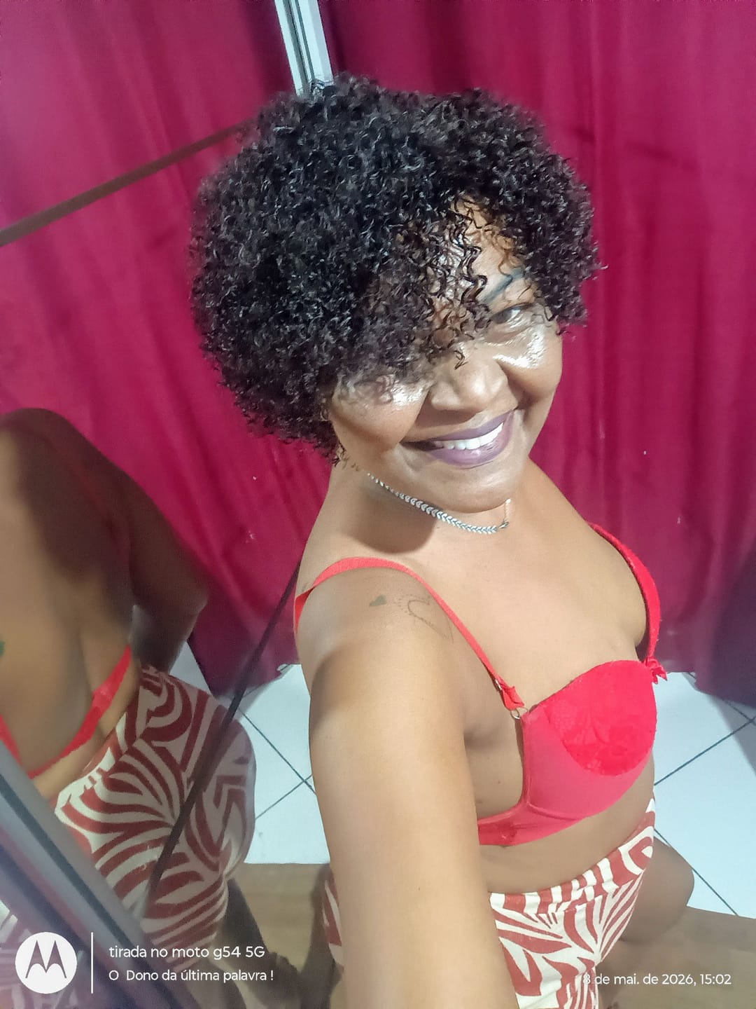 Customer photo review of Peruca Wig Humana Niki Castanho com Luzes Cacheada