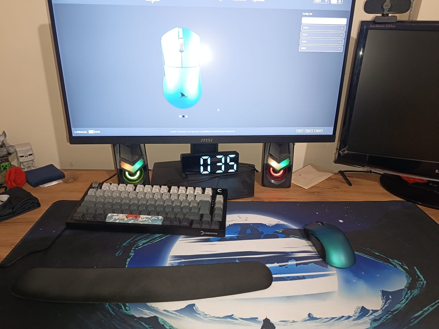 Customer photo review of Darmoshark M3 V2 Wireless Mouse
