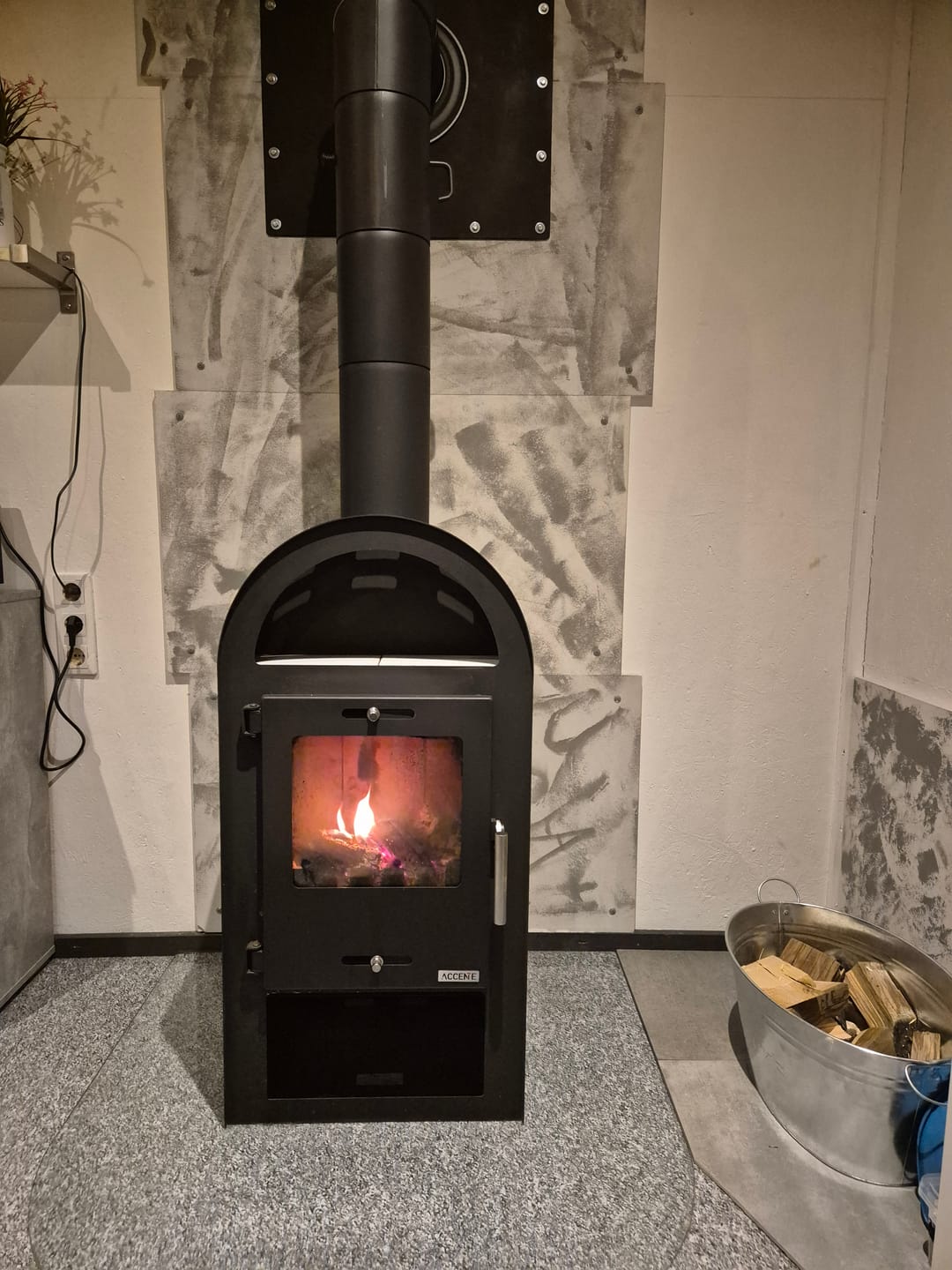 Customer photo review of Glasplatte Kamin, Funkenschutzplatte Glas für Kaminofen - Rundbogen