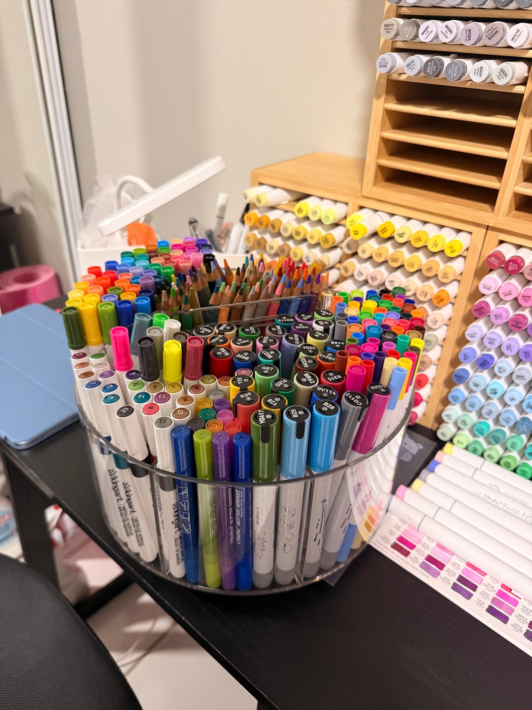 Customer photo review of Ohuhu 360° Rotating Clear Acrylic Marker Organizer