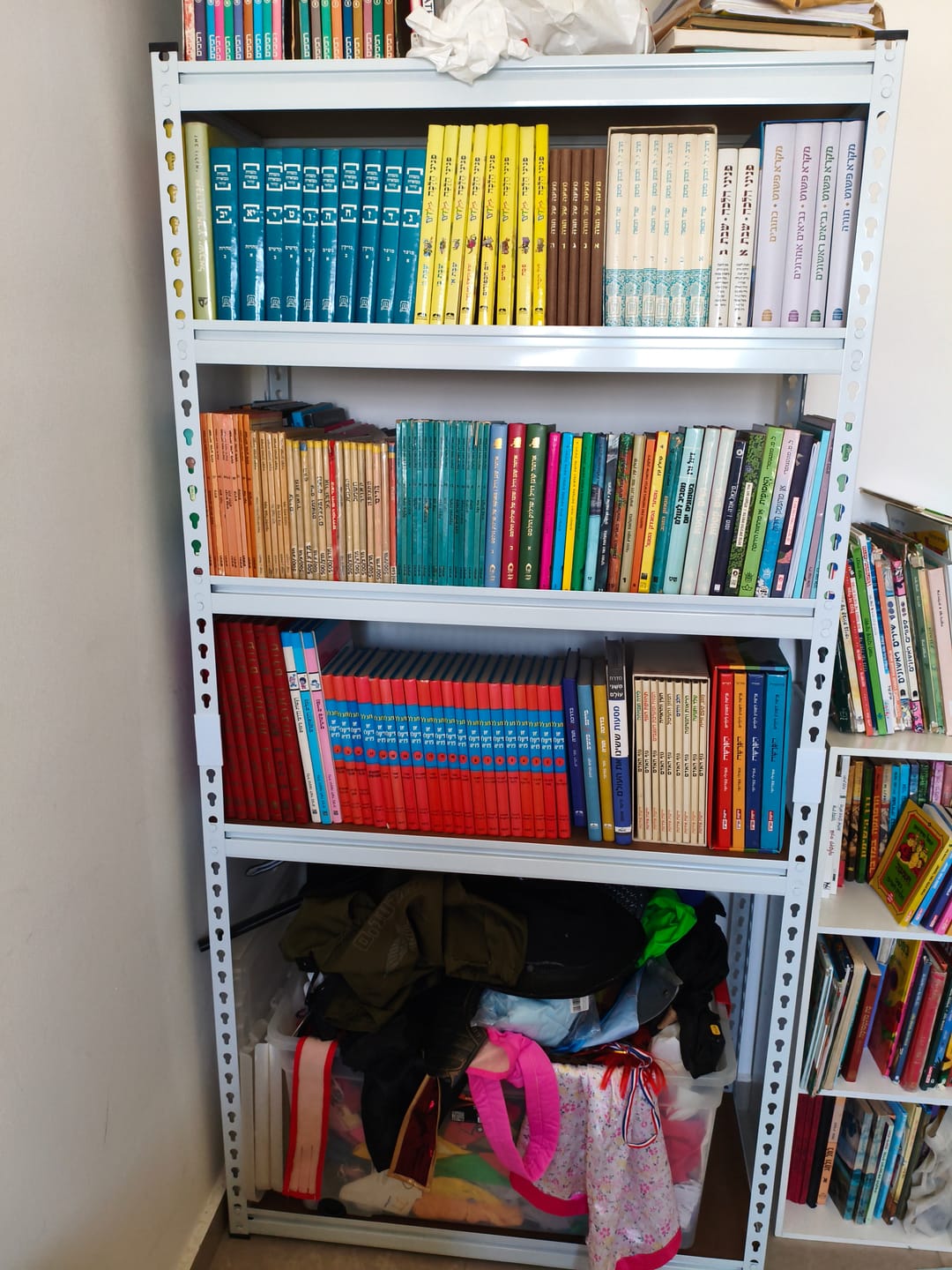 Customer photo review of כוננית מתכת פרמיום 5 מדפים מודולריים גובה 1.8 מטר