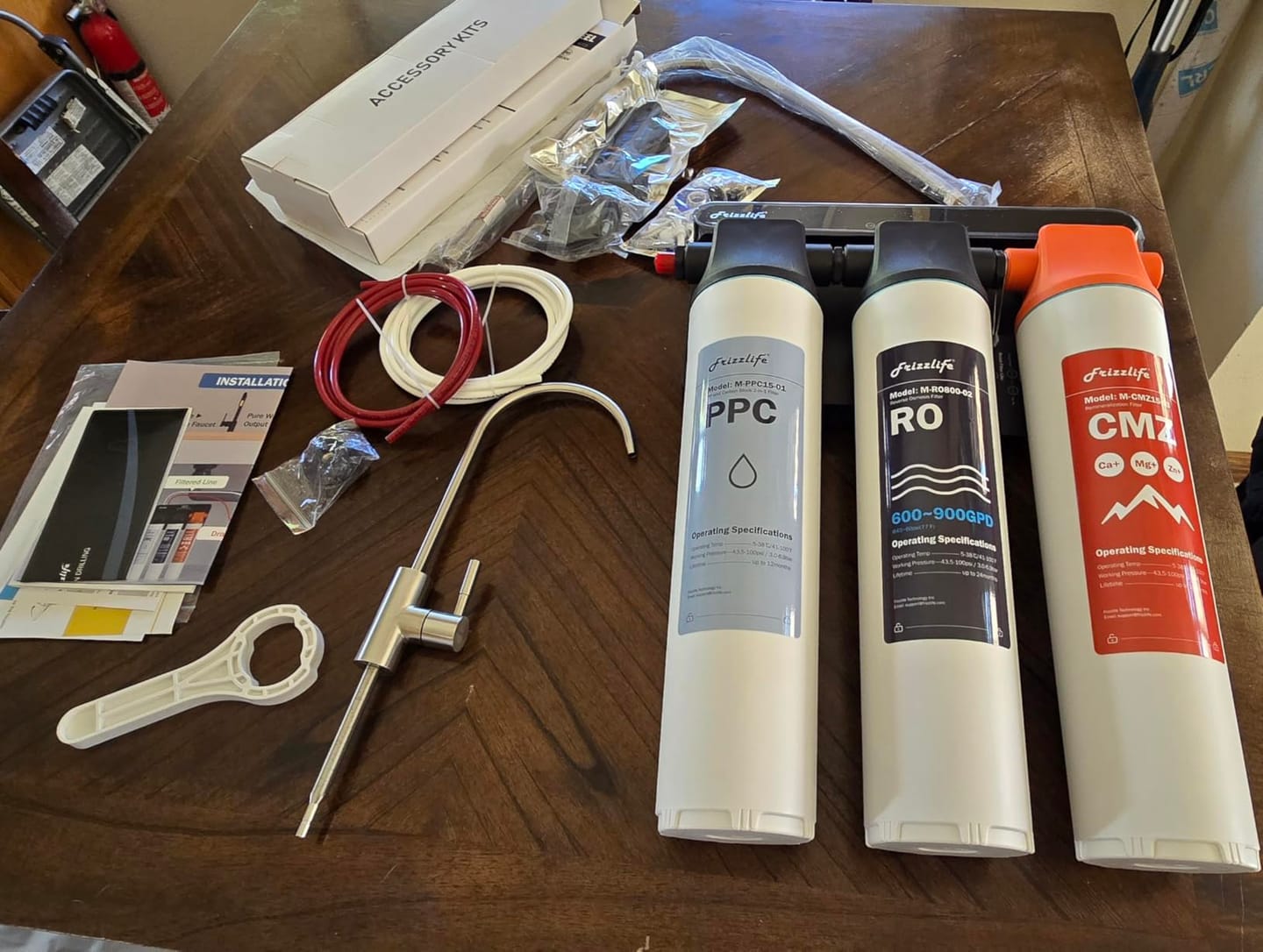 Customer photo review of Frizzlife M800 Non-Electric Tankless Reverse Osmosis Water Filter, up to 900GPD Alkaline Mineralized RO Water Filtration System, Huge Filter with Auto Flush, NSF/ANSI 58&372, 4:1 Pure to Drain