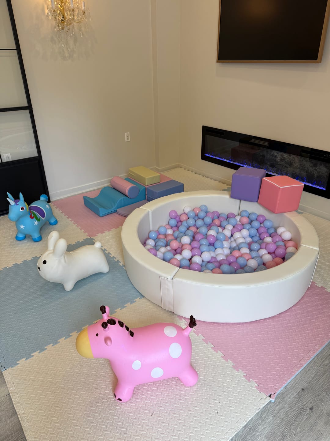 Customer photo review of Soft Play Circular Ball Pit (5' x 5' x 12")