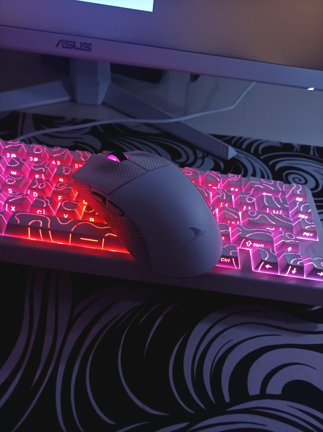 Customer photo review of Darmoshark M3 V2 Wireless Mouse