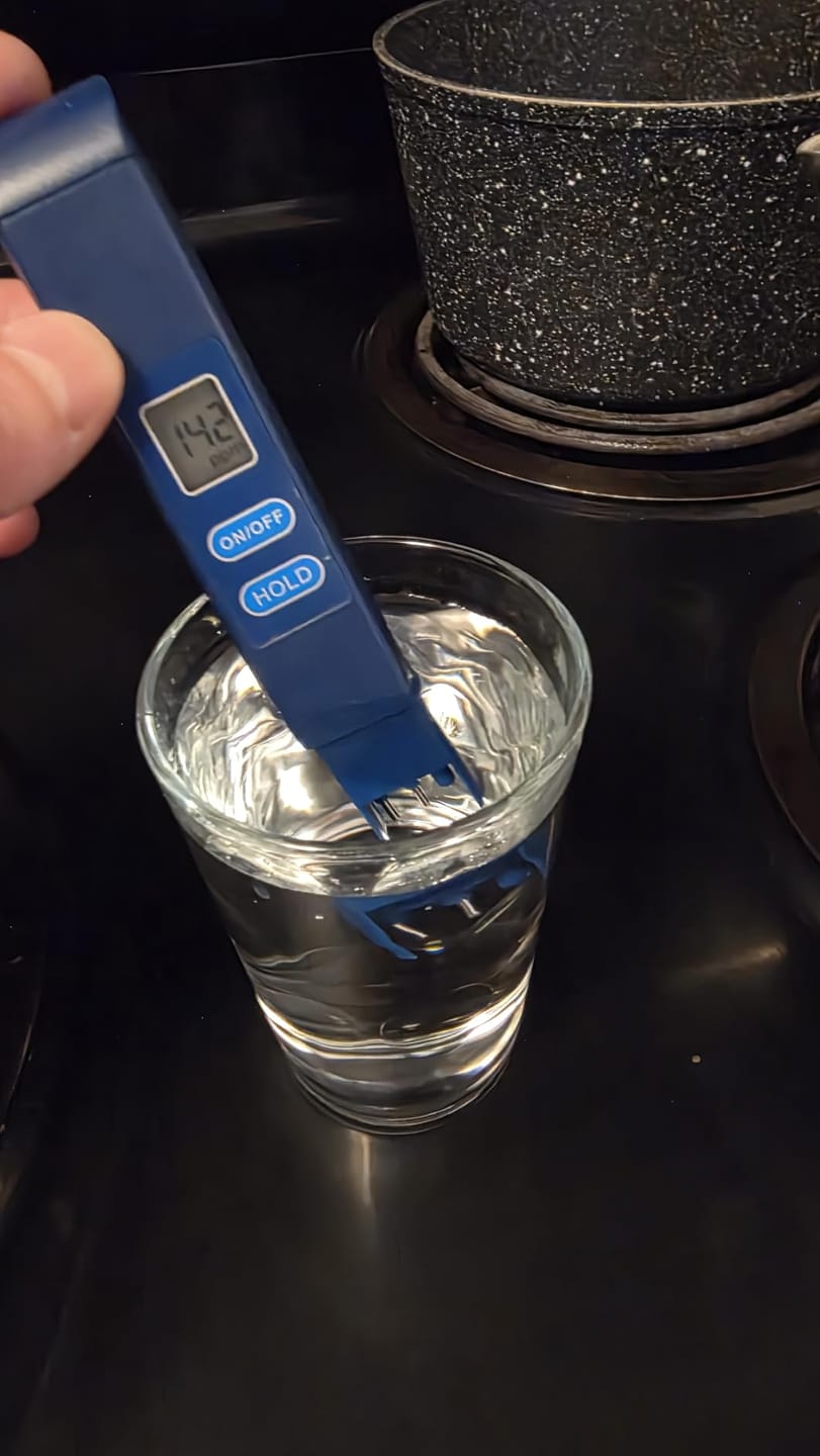 Customer photo review of Frizzlife M800 Non-Electric Tankless Reverse Osmosis Water Filter, up to 900GPD Alkaline Mineralized RO Water Filtration System, Huge Filter with Auto Flush, NSF/ANSI 58&372, 4:1 Pure to Drain