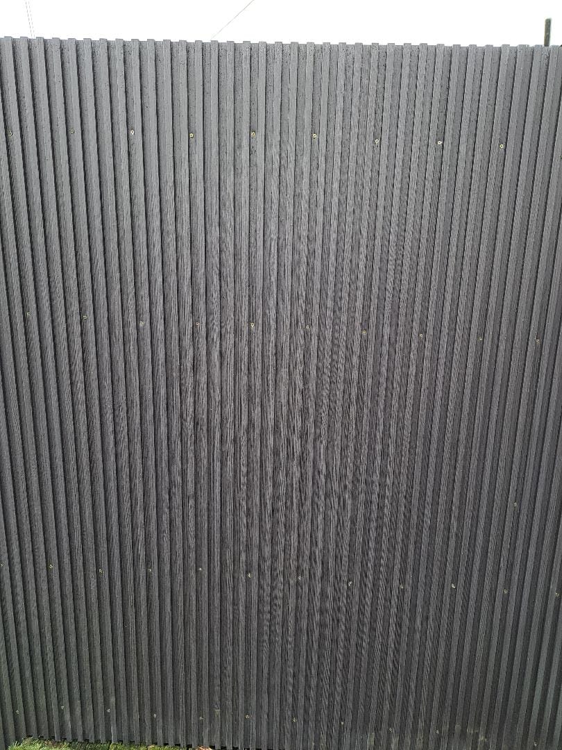 Customer photo review of Exterior Seamless Outdoor Panels 2.4m × 2.4m (16 Panels Per Pack) Multiple Colours