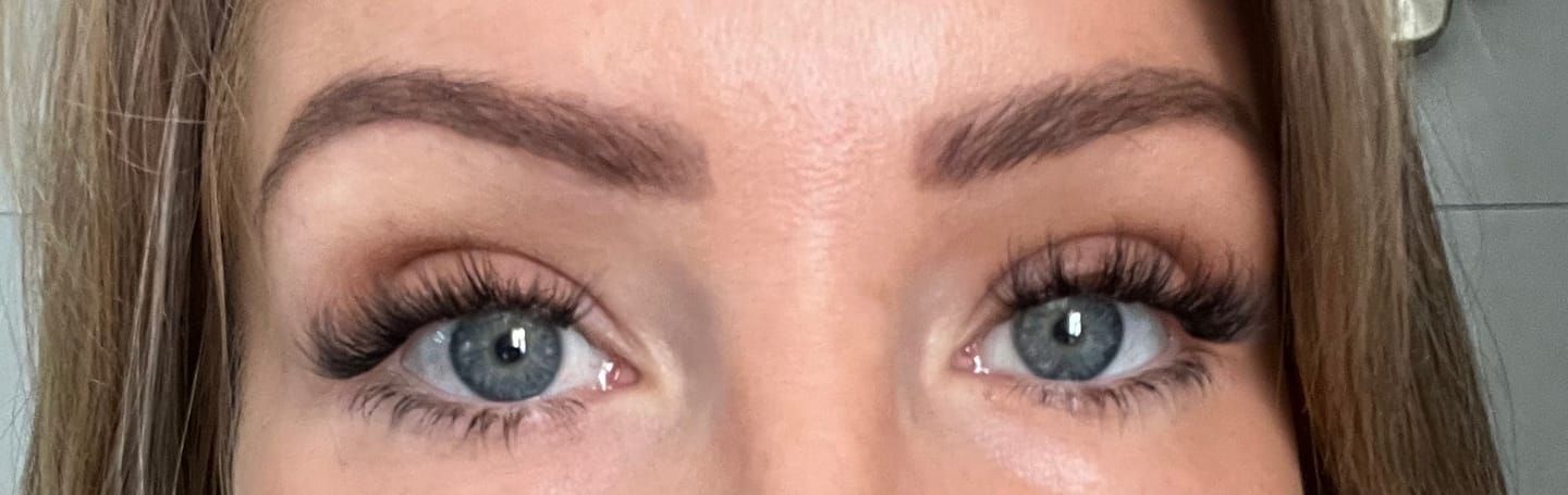 Customer photo review of Desire - Lazy Girl Pre-Glued Lashes