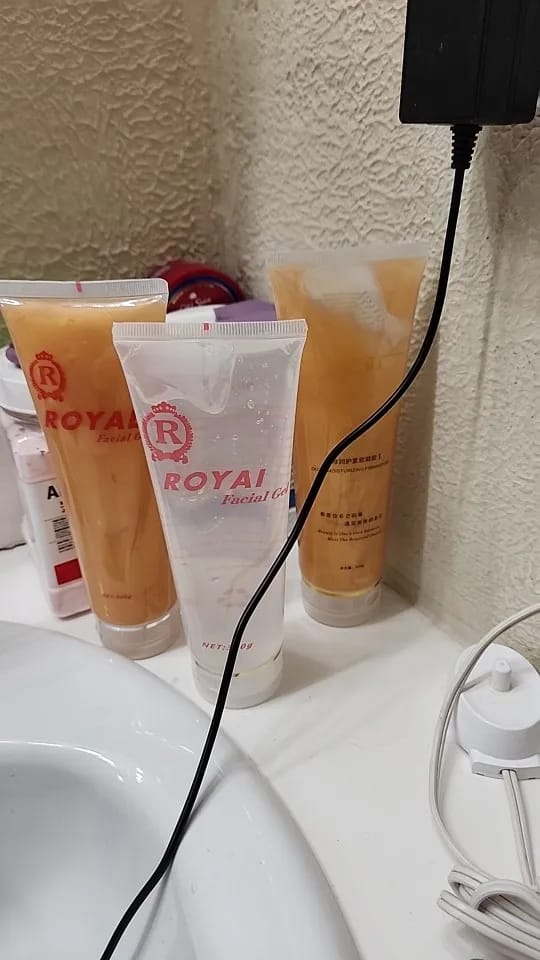 Customer photo review of Gold Conductive Gel For Skin Tightening & Anti-Aging