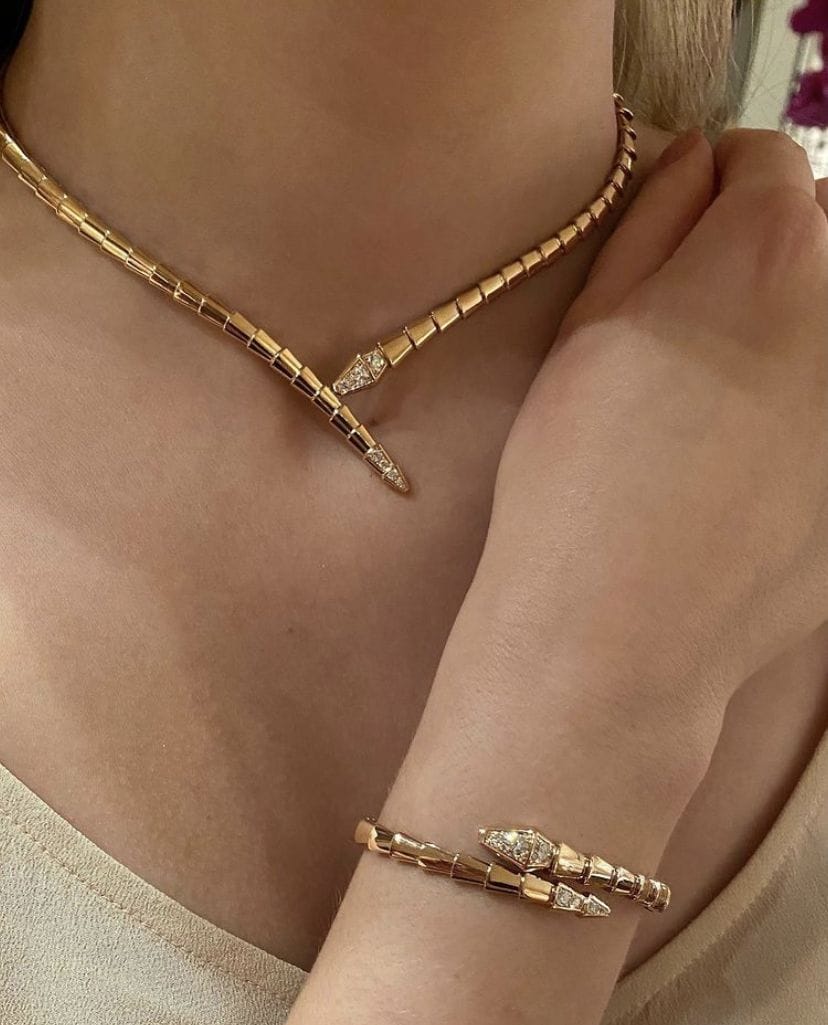 Customer photo review of MX Viper Essence Necklace - Pavé Diamond Head & Tail (Yellow Gold)
