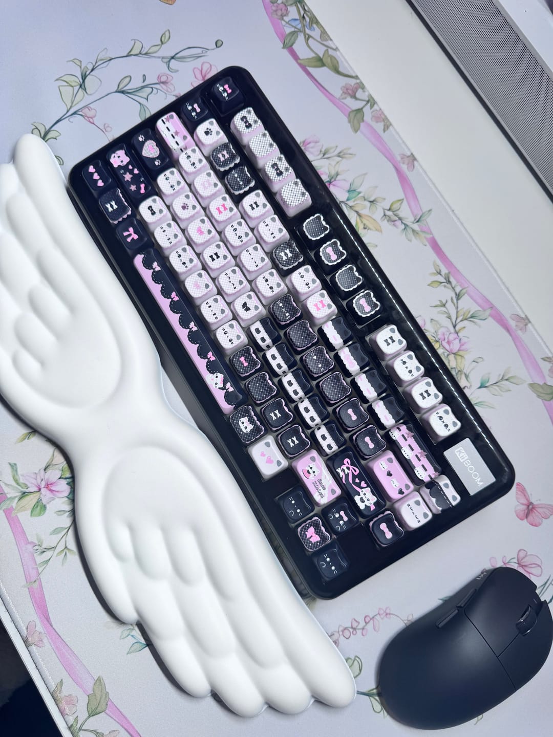 Customer photo review of KiiBOOM Pink Meow & Meow Bow Keycap Set