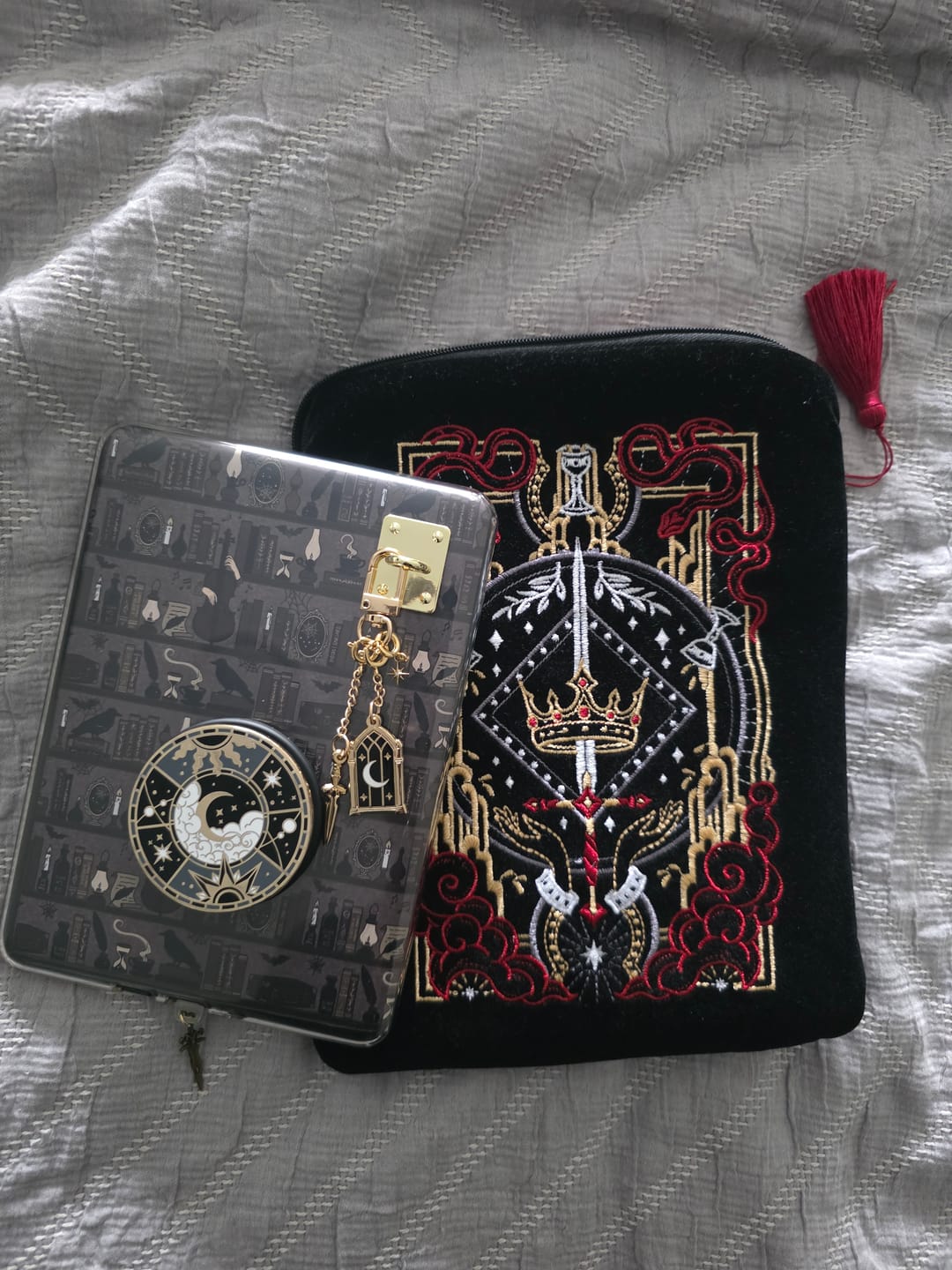 Customer photo review of Otherworldly Clingie - Black