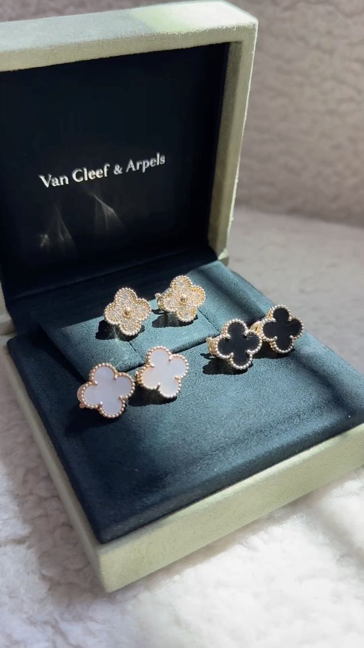 Customer photo review of MX four leaf clover earrings