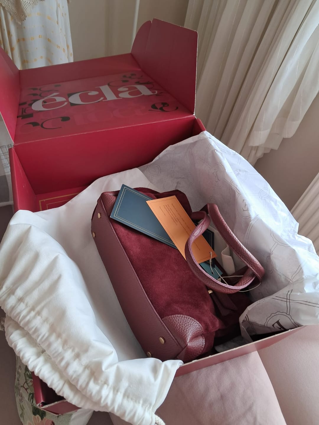 Customer photo review of ÈCLA Classic 24 – Hakiki Süet Deri Çanta - Bordo
