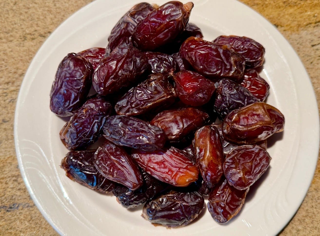 Customer photo review of Organic Premium Medjool Dates Box
