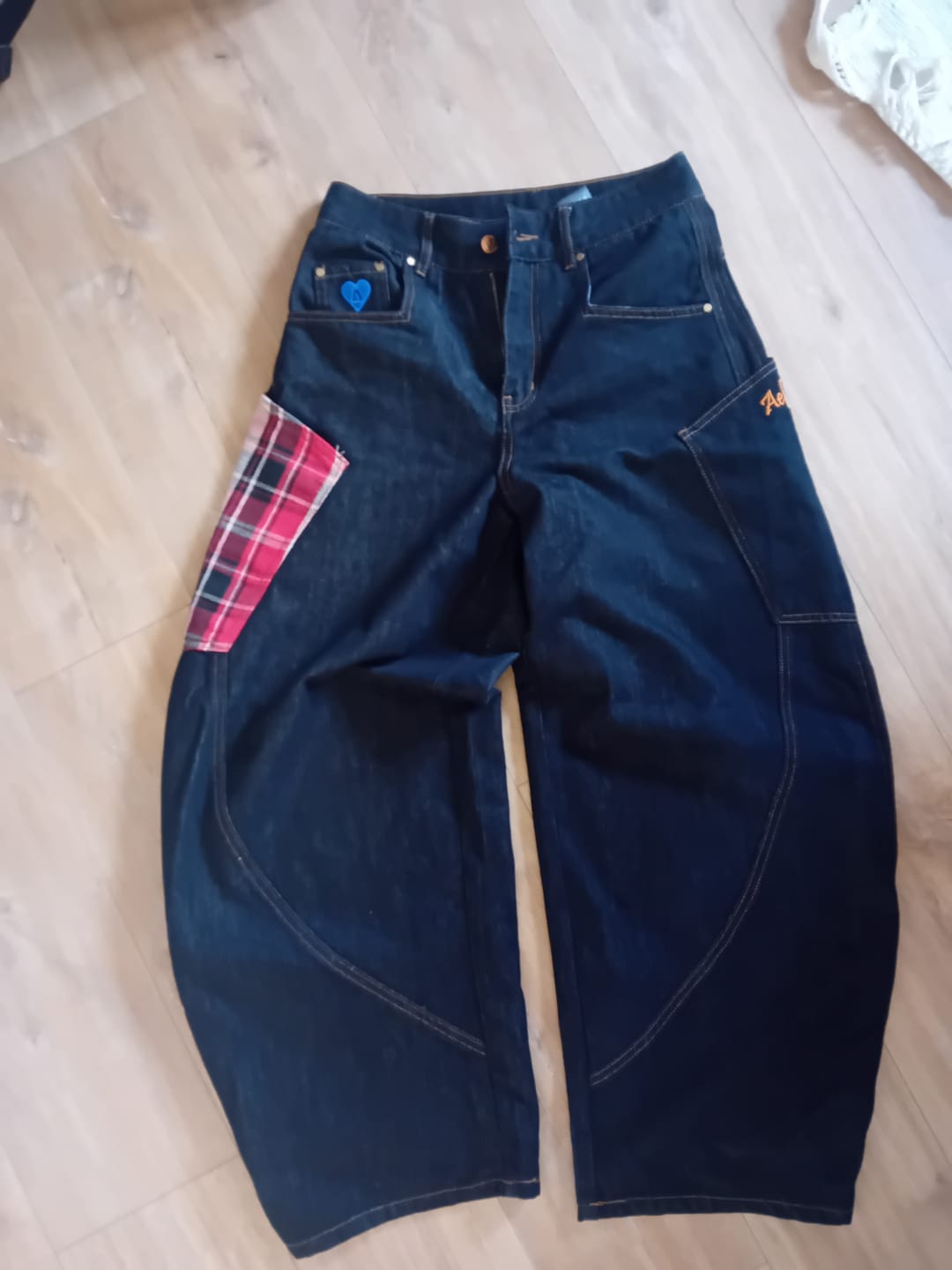 Customer photo review of Aelfric Eden BAGGY BARREL Jeans