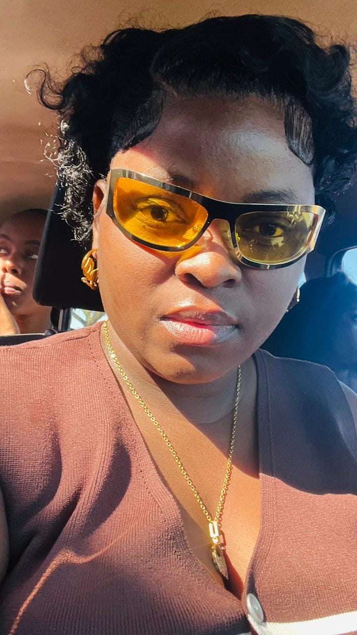 Customer photo review of Era Million Gold Sunglasses