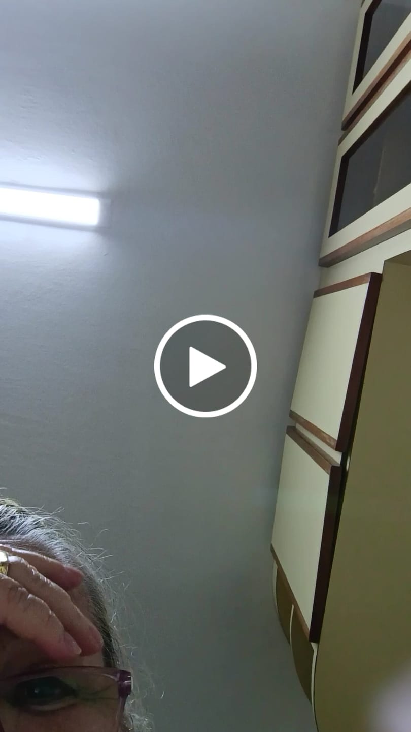 Customer video review of Brinco de Argola Nó Central Banhado em Ouro 18K