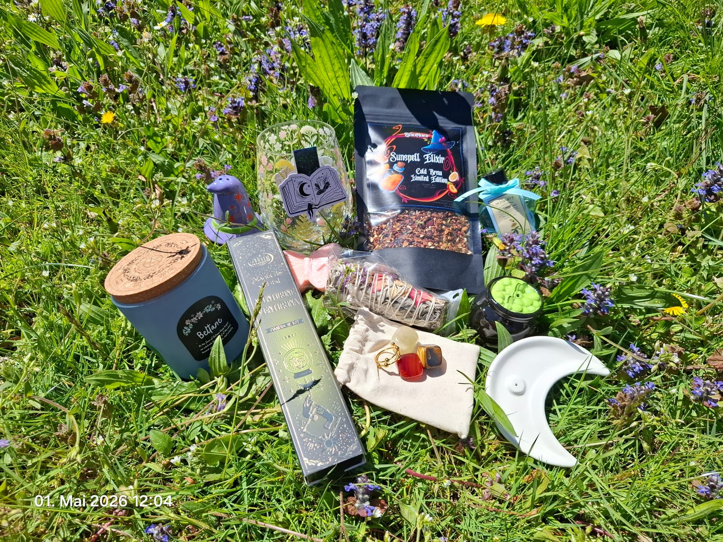 Customer photo review of Witchy Box Mai (Monatlich wechselnd & limtiert)
