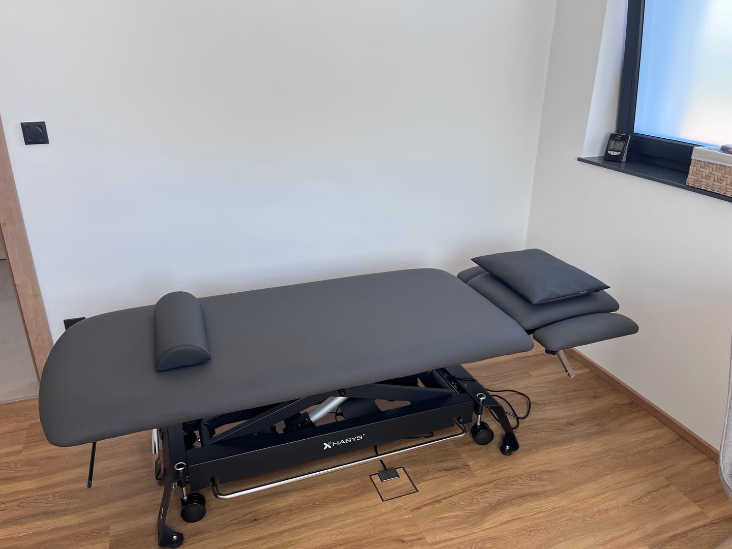 Customer photo review of Therapieliege Elektrisch Evero Cross X4 Ergo | 4-Segmente | Steuerrahmen | Grau-Schwarz | 3 Jahre Garantie