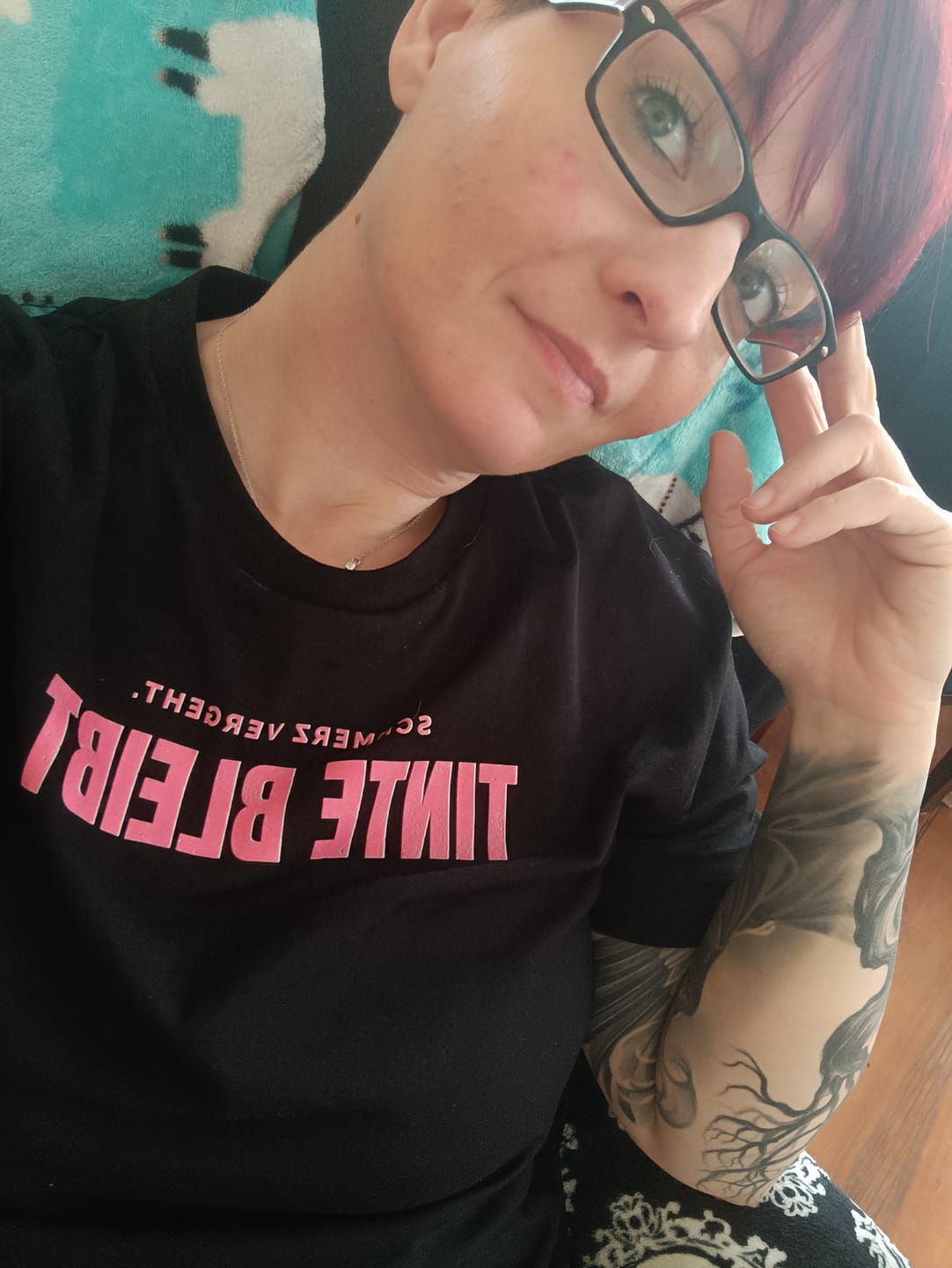 Customer photo review of Schmerz Vergeht. Tinte Bleibt. - Unisex Premium Shirt