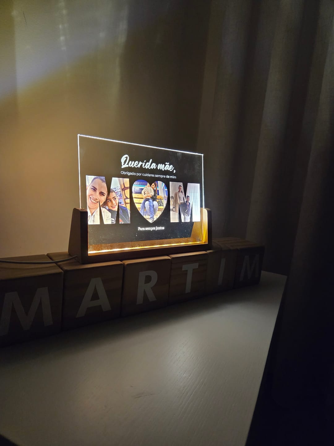 Customer photo review of Placa "M-❤️-M" c/ 3 Fotografias - Dia da Mãe
