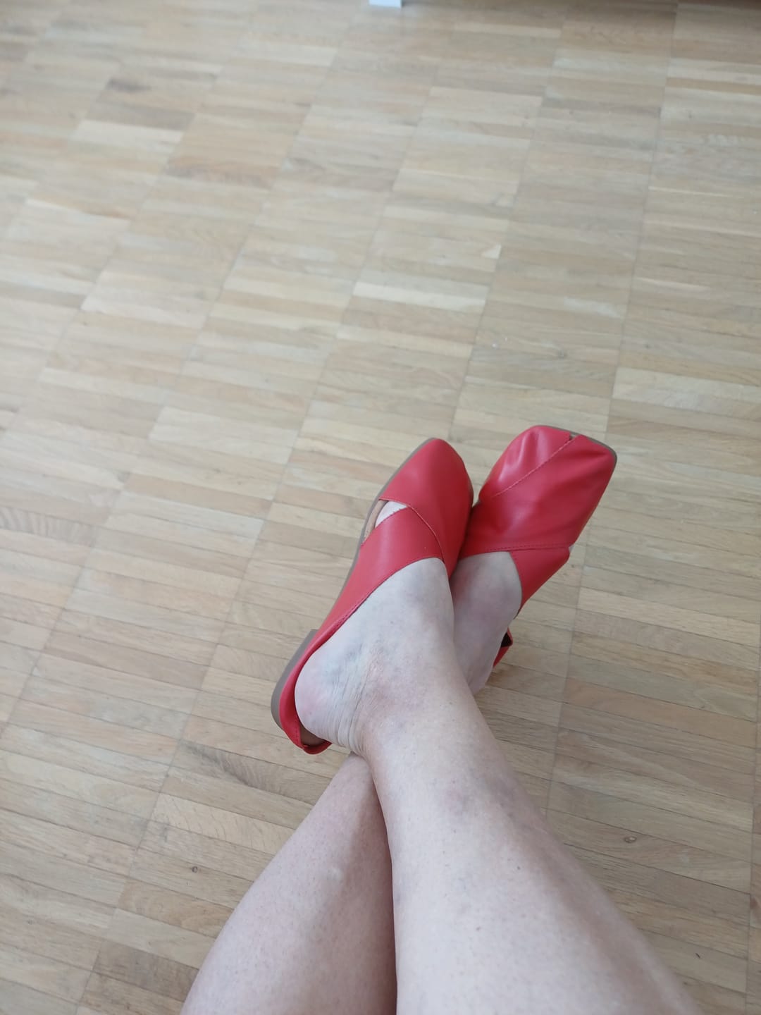 Customer photo review of Women Summer Solid Leather Spliced Slippers