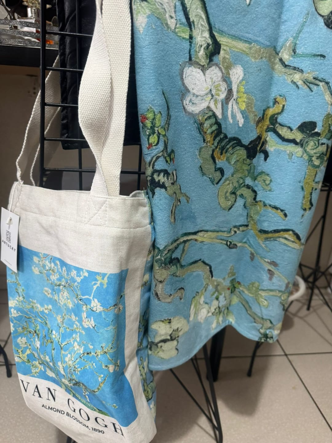 Customer photo review of Van Gogh Almond Blossom Omuz Çantası