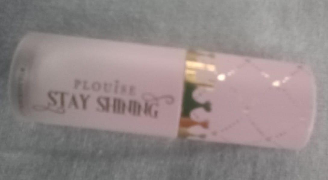 Customer photo review of Stay Shining Crown Lip Oil