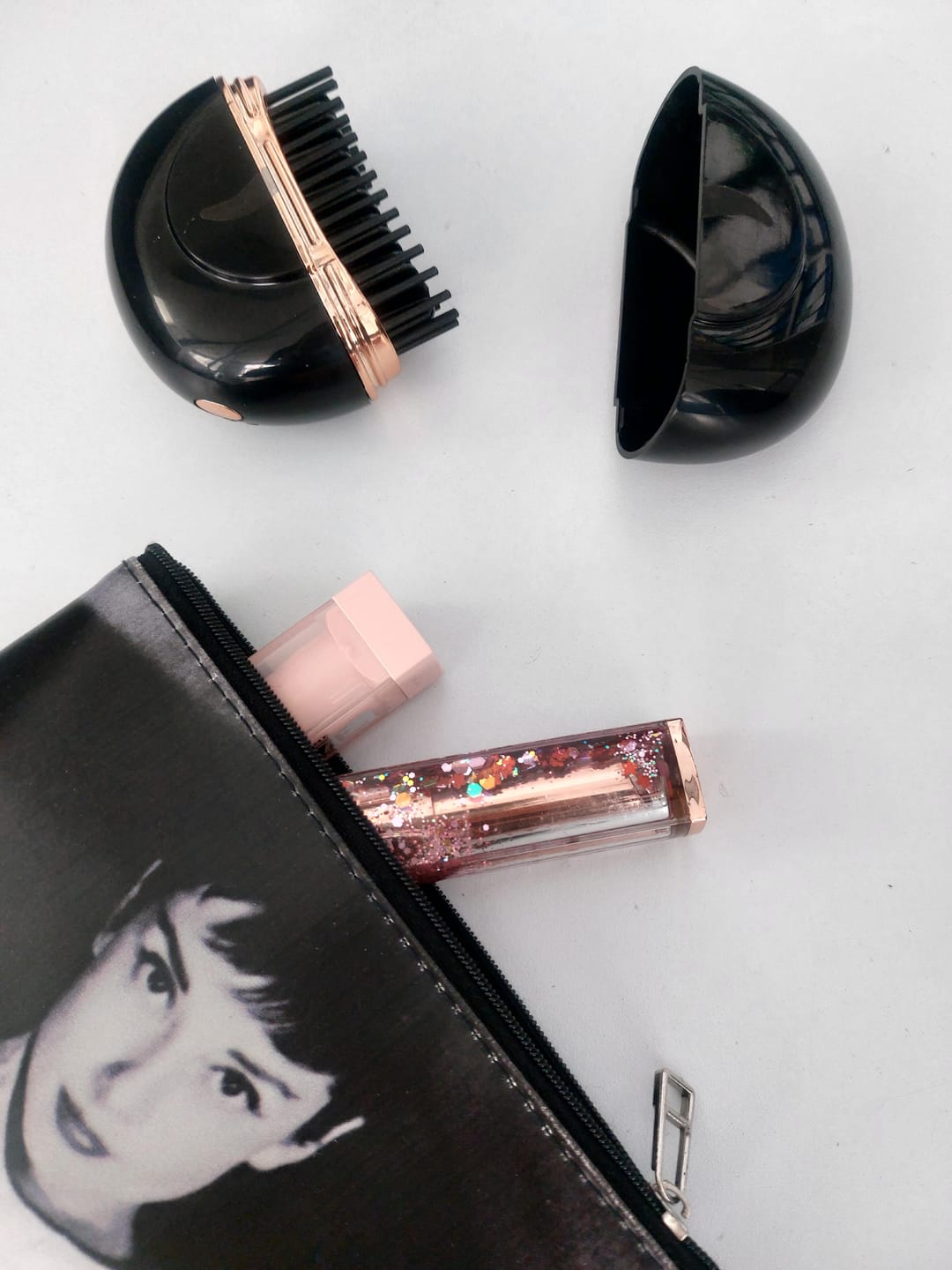 Customer photo review of HairSnapper Brush | Ritocchi hi-tech da borsa per un look sempre curato
