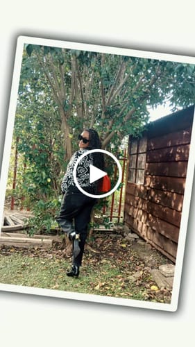 Customer video review of ERA Oversized Kisslock Chain Bag – Red