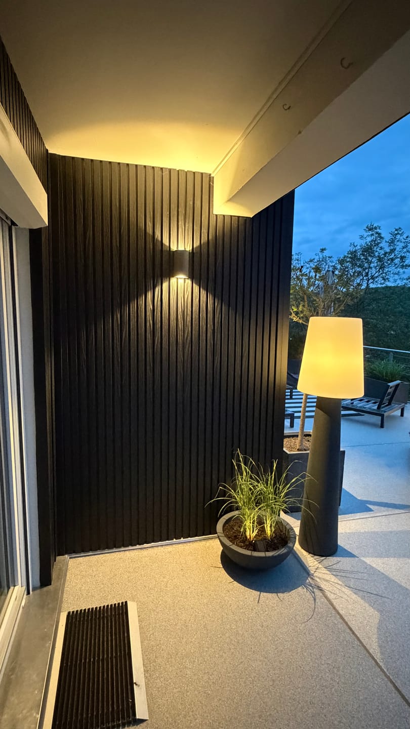 Customer photo review of Fassadenverkleidung Schwarz 290CM | Garten | 3D Holzmaserung