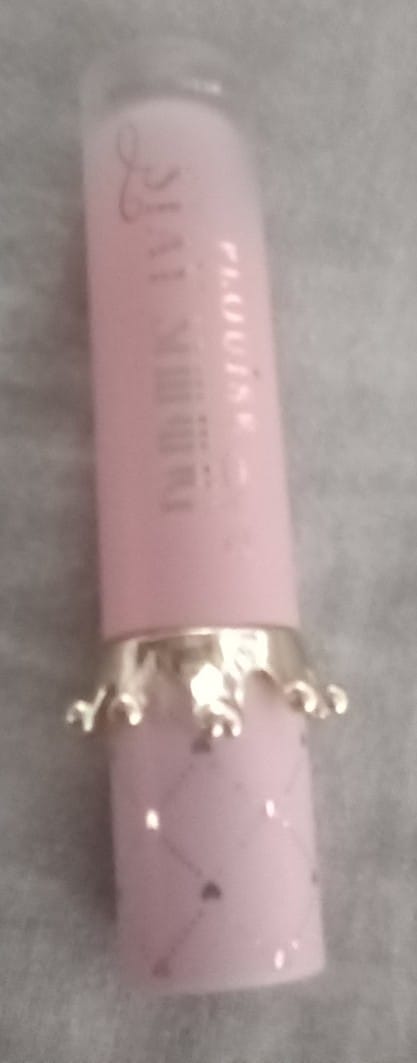 Customer photo review of Stay Shining Crown Lip Oil