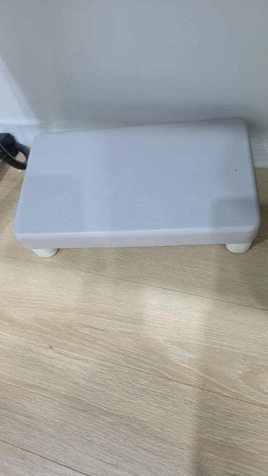 Customer photo review of Ergonomic PP Footrest for Office Desk. Fits Under Desk, Use at Work, Sofa & Study. Comfortable & Space-Saving.