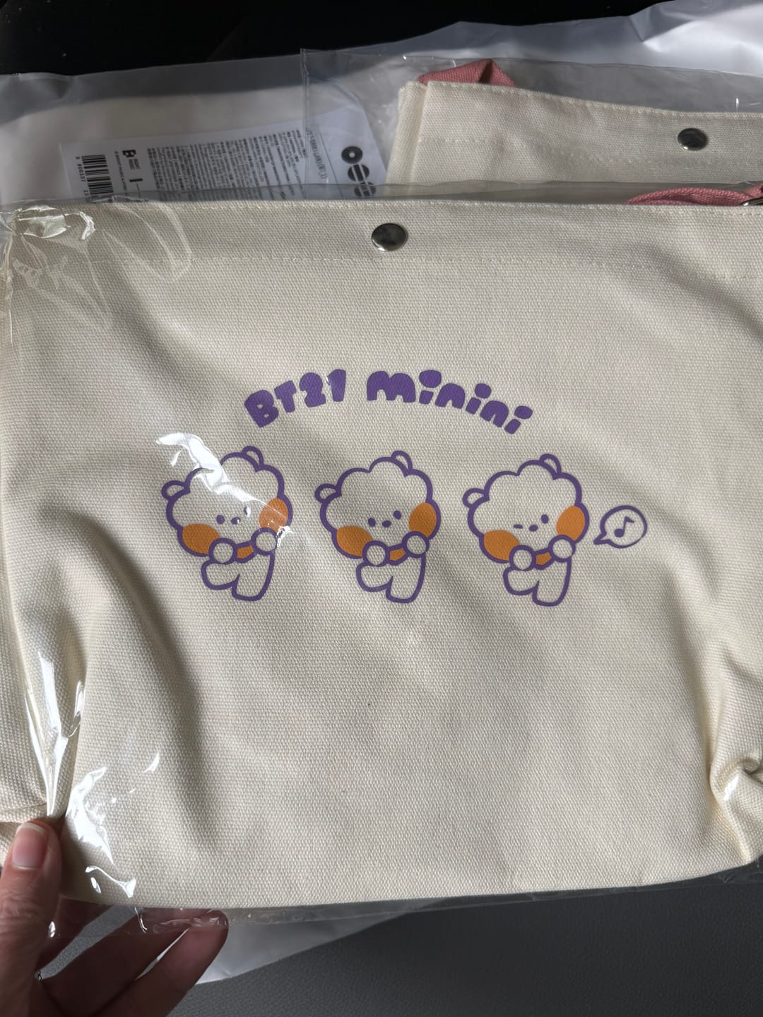 Customer photo review of BT21 MININI CANVAS BAG AND POUCH