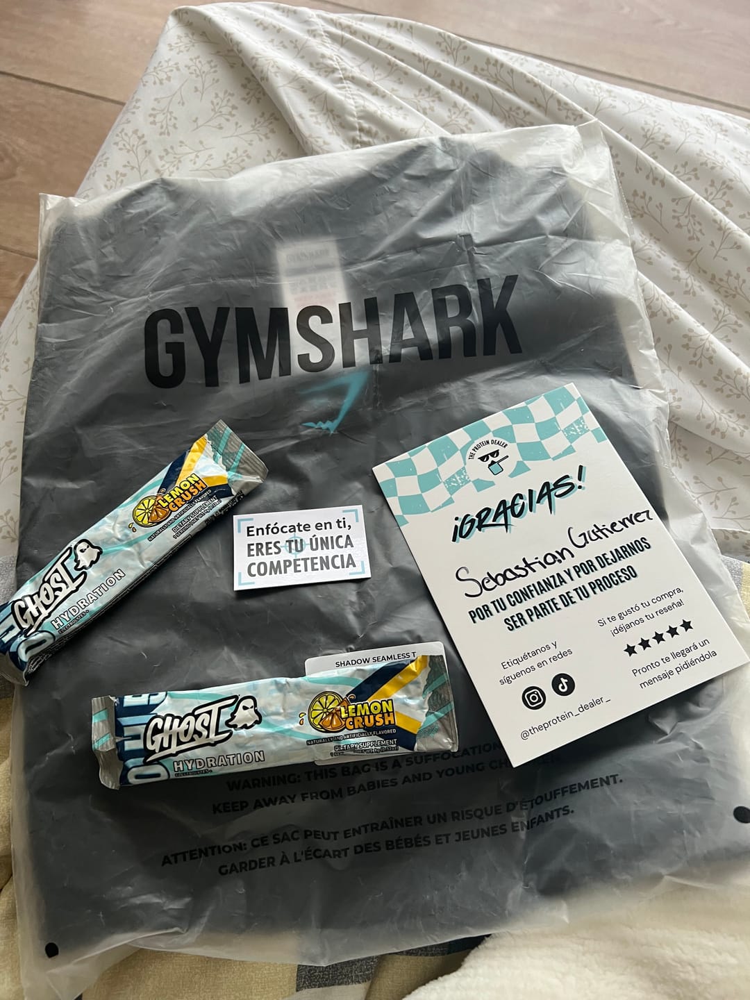 Customer photo review of SHADOW SEAMLESS TSHIRT