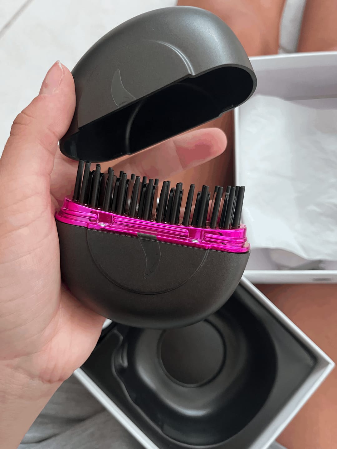 Customer photo review of HairSnapper Brush | Ritocchi hi-tech da borsa per un look sempre curato