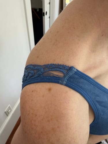 Customer photo review of SOFT V LACE BRALETTE