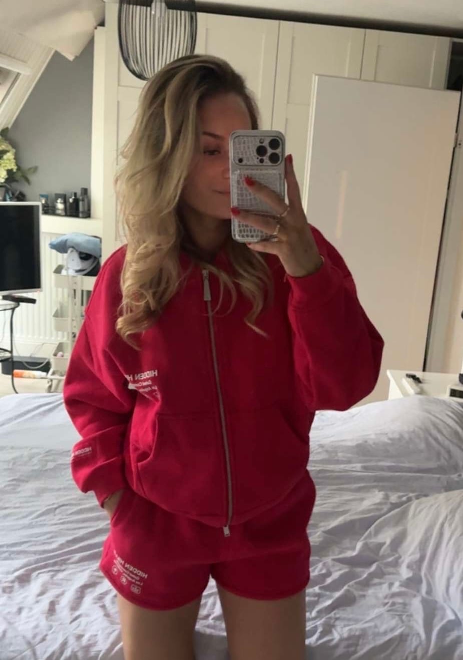 Customer photo review of LABEL ZIP HOODIE RASPBERRY RED