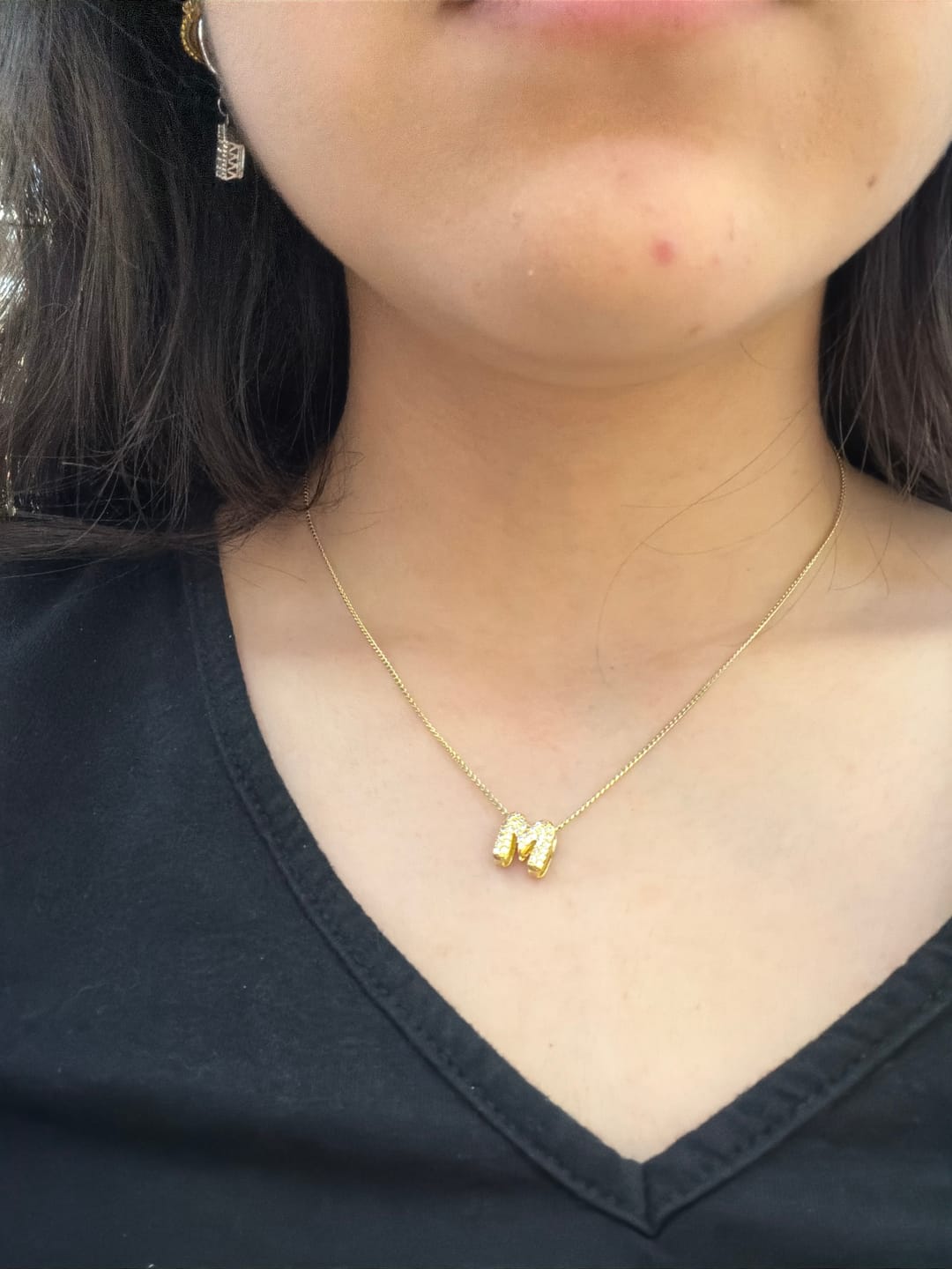 Customer photo review of Collar Dorado Inicial Mini Bubble Zirconias