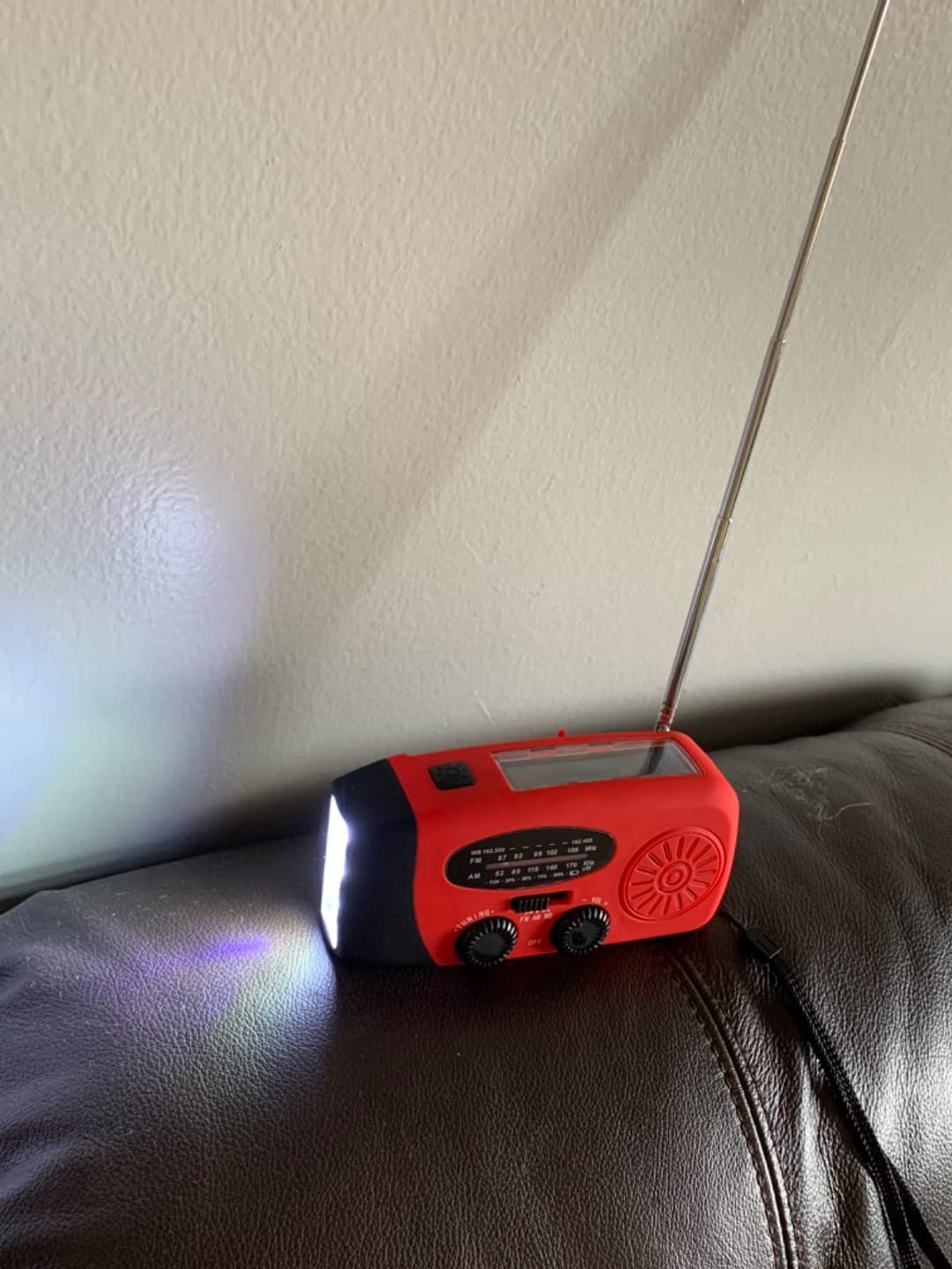 Customer photo review of Wielofunkcyjne Radio Awaryjne – Solarne, Dynamo i Powerbank