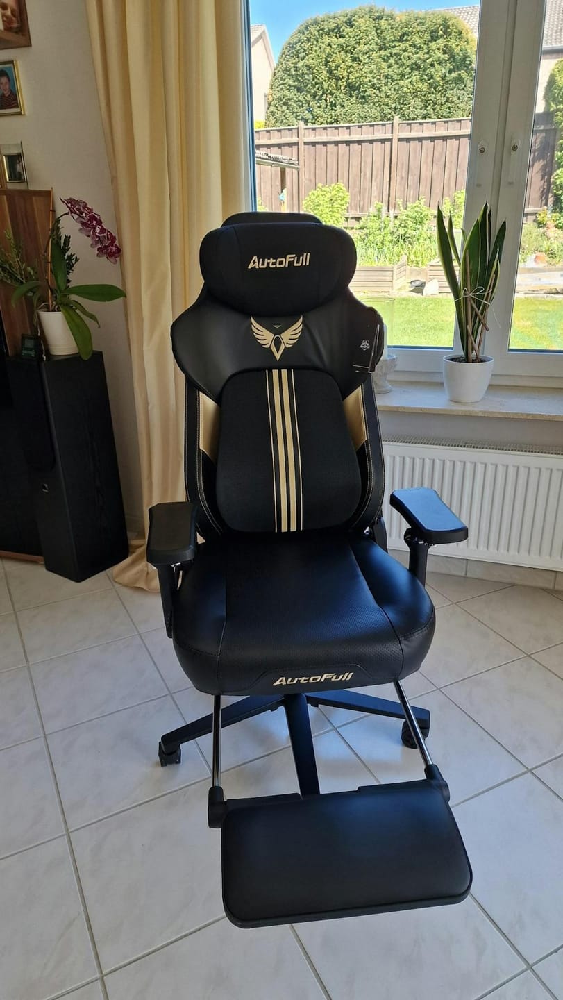 Customer photo review of AutoFull M6 Ultra+ 2.0 Shiatsu Massage Gaming Chair [New & Upgraded]