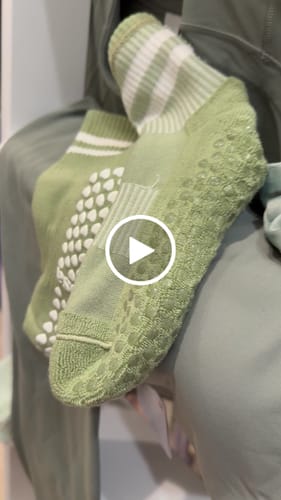 Customer video review of Dual-Direction Grip Stripes - Oat Milk